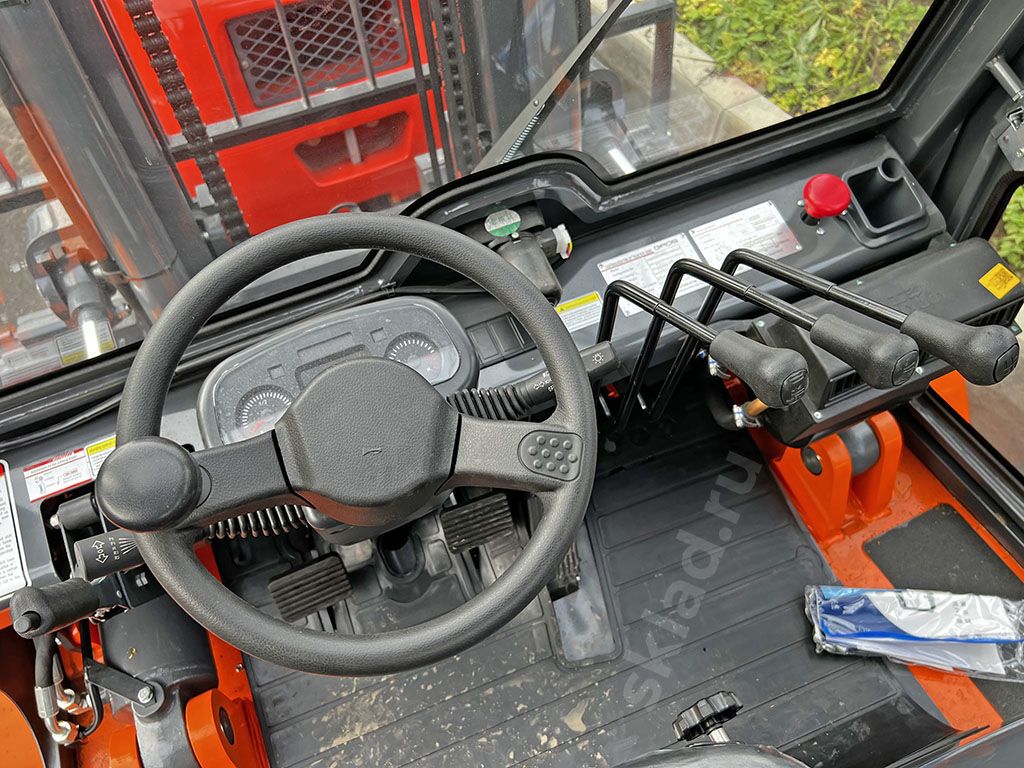 GROS_Lonking_LG70DT_panel_skladru.jpg