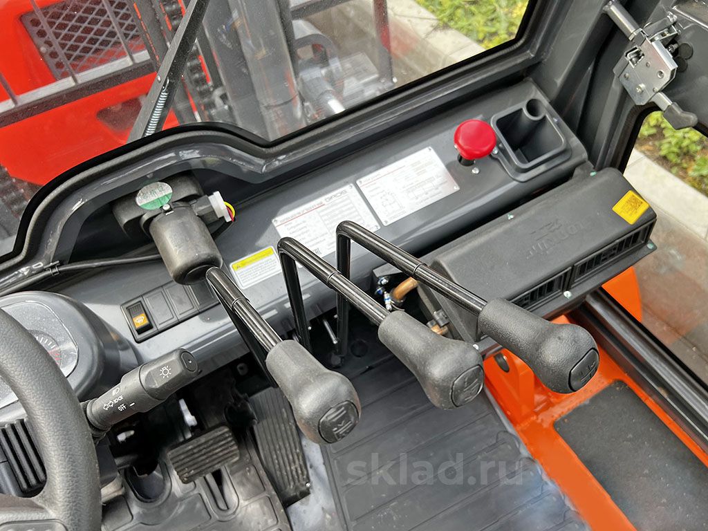 GROS_Lonking_LG70DT_panel2_skladru.jpg