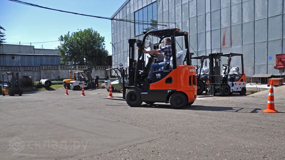 Тест-драйв вилочного погрузчика Doosan D15S-5