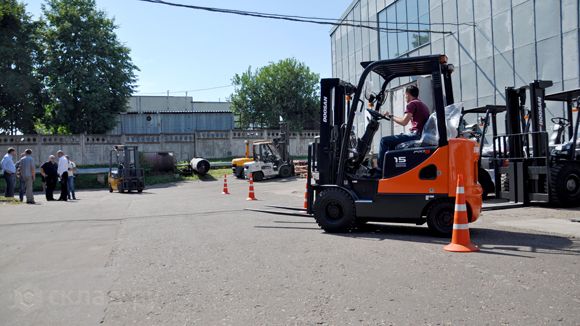 Тест-драйв вилочного погрузчика Doosan D15S-5