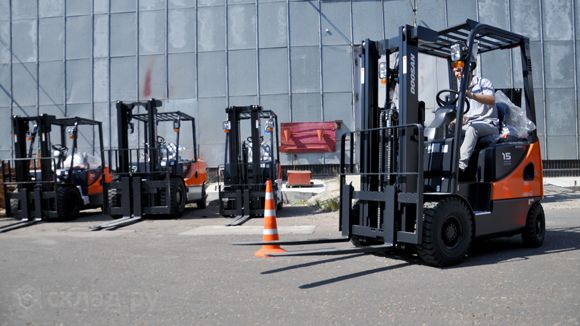 Тест-драйв вилочного погрузчика Doosan D15S-5