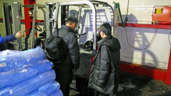 Представители Mitsubisi Nichiyu на складе клиента 