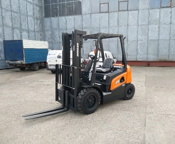 Дизельный погрузчик Doosan D20NX