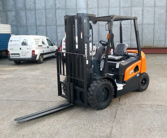 Дизельный погрузчик Doosan D25NXP