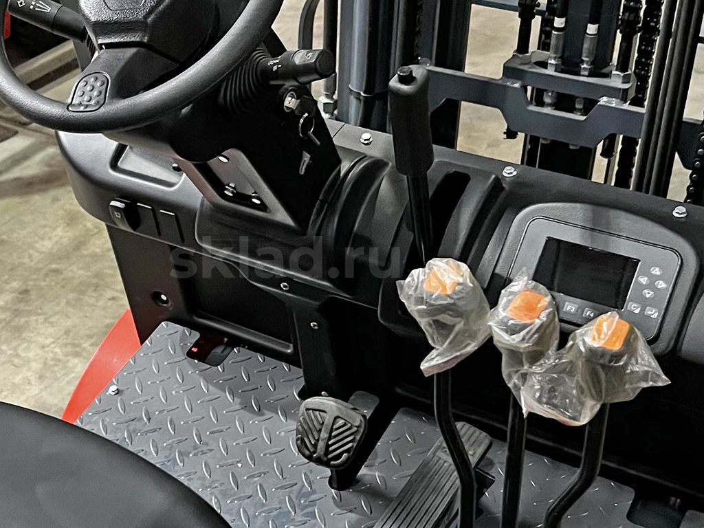Forklift_GROS_Mima_MK_L15_18_skladru.jpg