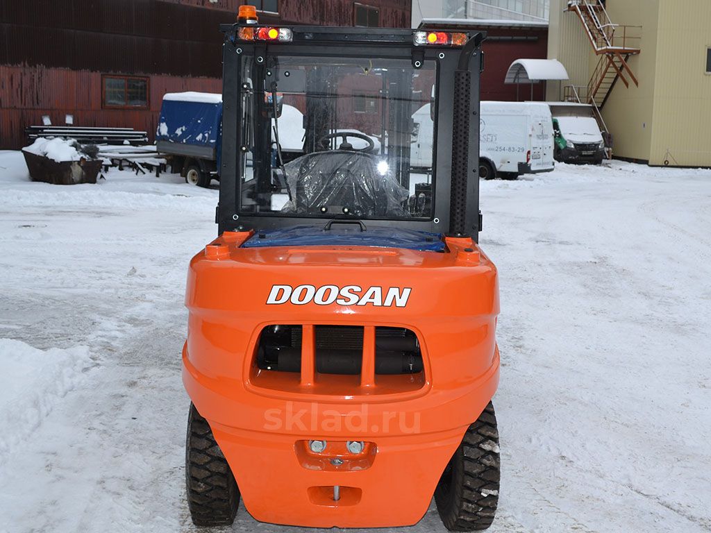 kabina_doosan_zad_skladru.jpg