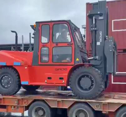 05_forklift10t_skladru.jpg