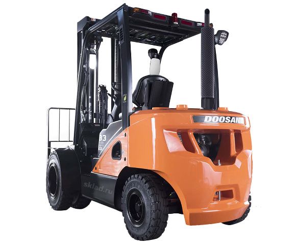 doosan_d33s_7_disel_forklift_02_sklad.jpg