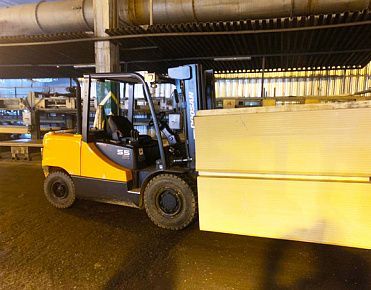 Doosan на заводе древесных плит