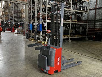 Самоходный штабелер 1.5 тонны GROS CL1536E-Li, высота подъема 3.6 метра (аккумулятор Li-ion)
