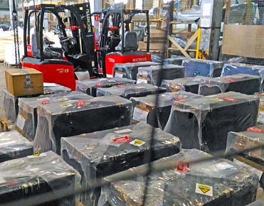 Тяговые аккумуляторы на складе