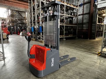 Высотный штабелер электрический 1500 кг с высотой подъема 4.5 метра GROS CL1545GF (аккумулятор Li-ion)