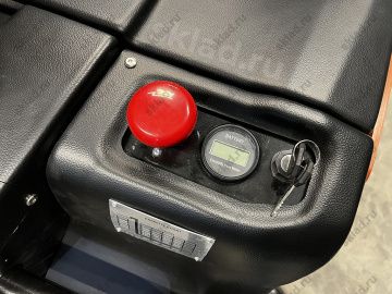 Самоходный штабелер 1500 кг с платформой и мачтой 4.5 метра GROS MB1545LC Li-ion (в холодном исполнении, завод MIMA)