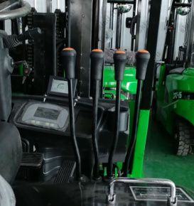 Электропогрузчик вилочный 1.5 тонны четырехопорный BENSLER CPD-15 (батарея Li-ion, завод NUOMAN)
