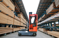 Многоходовые электрические ричтраки для обработки длинномерных грузов. Как правильно выбирать?