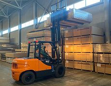 Поставка пятитонки Doosan на мебельную фабрику