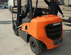 Поставка погрузчика Doosan на производство металлоконструкций
