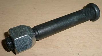 Болт колесный с гайкой  42484-13310-71