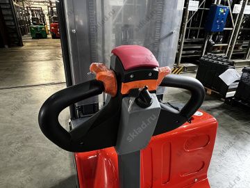 Высотный штабелер электрический 1500 кг с высотой подъема 4.5 метра GROS CL1545GF (аккумулятор Li-ion)