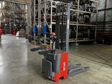Самоходный штабелер 1.5 тонны GROS CL1536E-Li, высота подъема 3.6 метра (аккумулятор Li-ion)