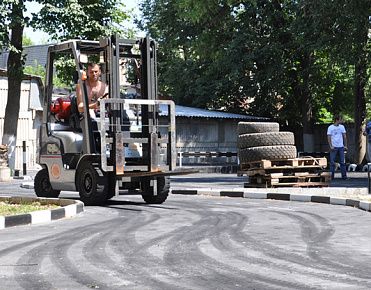 В автошколу на погрузчике Nissan