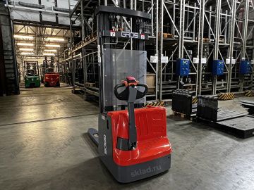 Высотный штабелер электрический 1500 кг с высотой подъема 4.5 метра GROS CL1545GF (аккумулятор Li-ion)