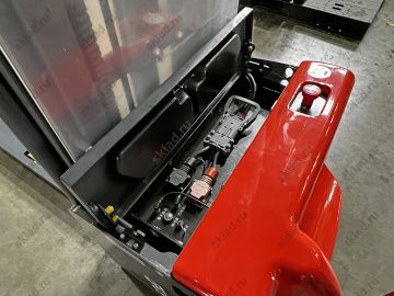 Высотный штабелер электрический 1500 кг с высотой подъема 4.5 метра GROS CL1545GF (аккумулятор Li-ion)