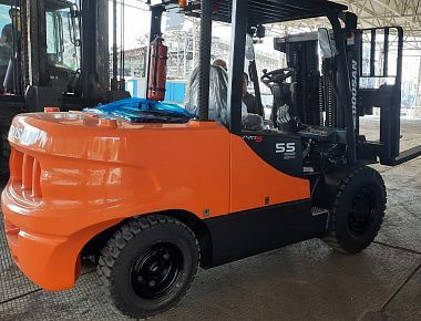 Погрузчики DOOSAN завоевывают морские порты России