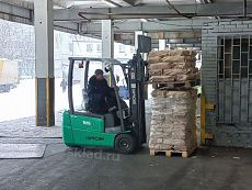 Тест-драйв электропогрузчика на литий-ионной батарее на складе производителя продукции из рыбы