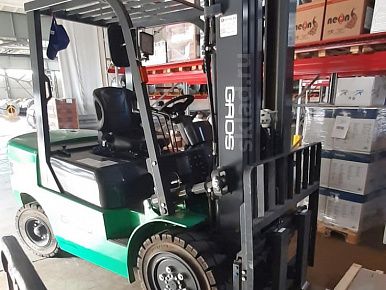 Вилочный электропогрузчик серии EFL на основе автопогрузчика: работает внутри и вне склада. Фото отзыв 